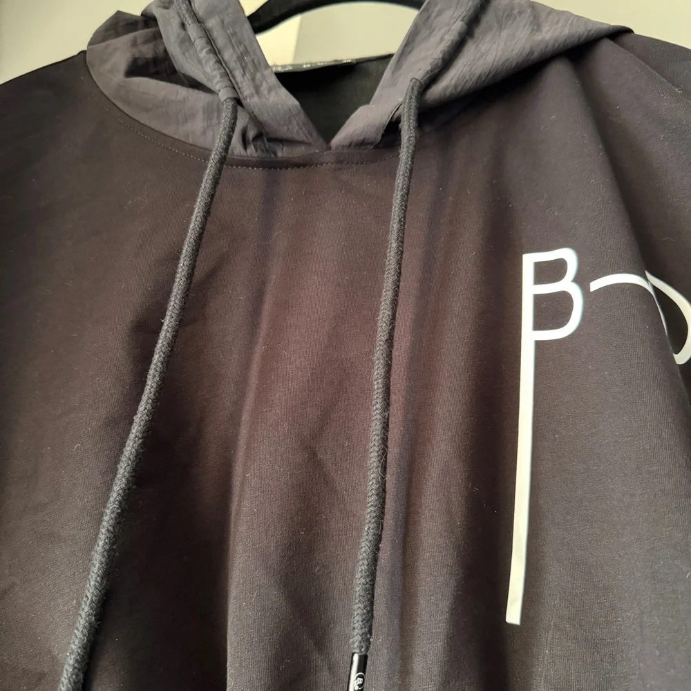Black Cropped Hoodie Jacket - Picture 6 of 8